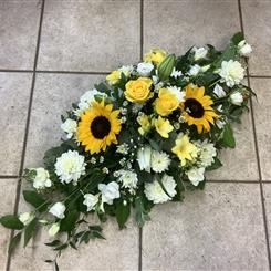 Yellow and white double ended spray 